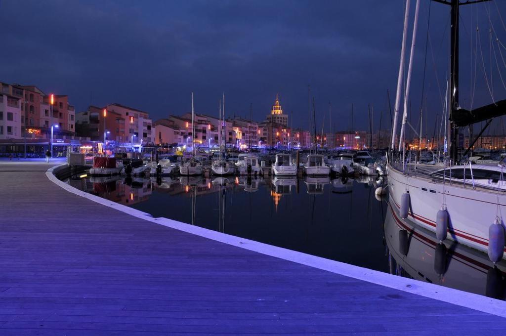 Studio Cabine Vue Port Avec Parking Prive, Piscine, Parc, Boulodrome Agde Kültér fotó